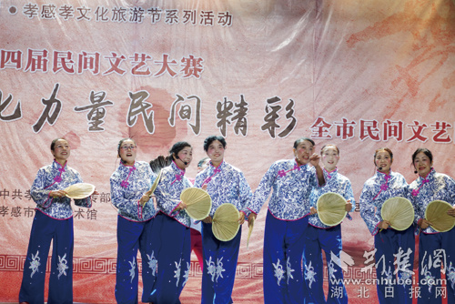 大悟油梓樹藝術(shù)團《十個妯娌逛縣城》。.jpg