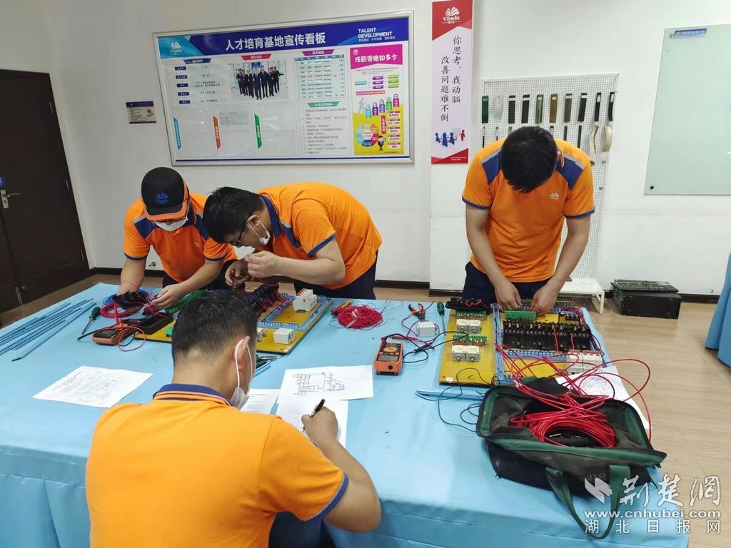 維達(dá)電工實(shí)操。通訊員供圖.jpeg