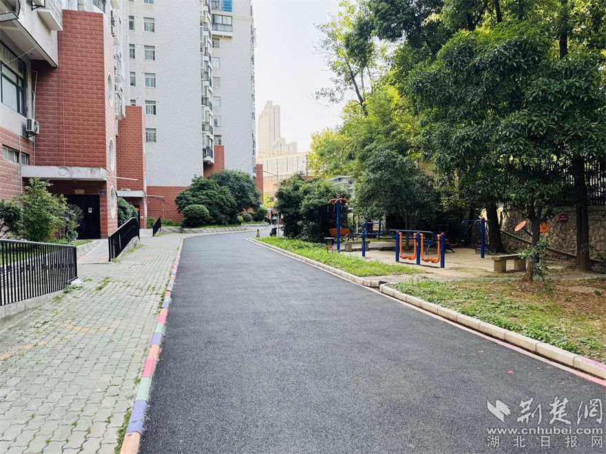 3.小區(qū)道路平整美化.jpg.jpg